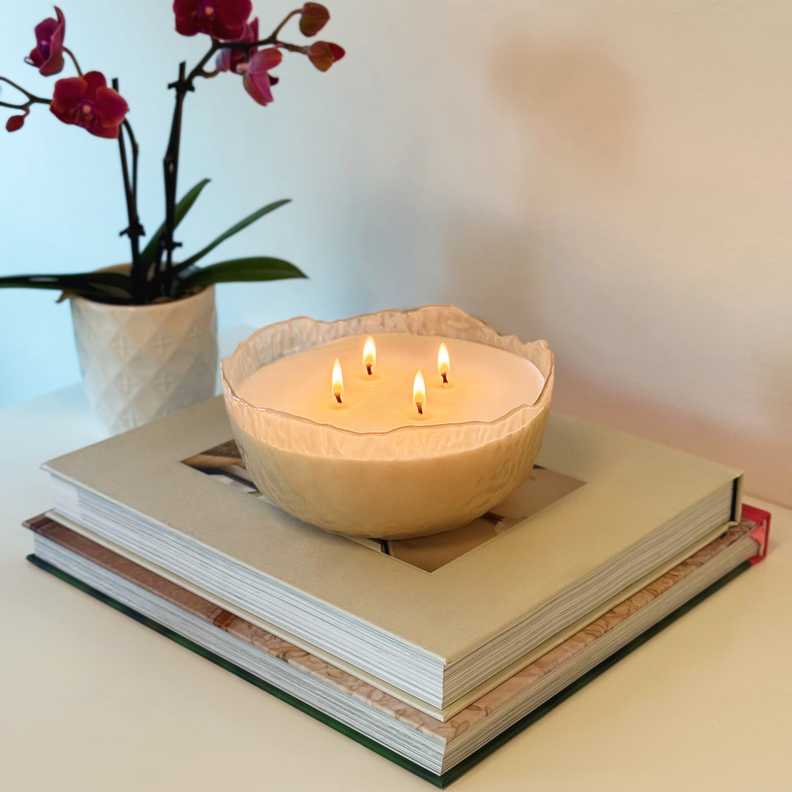 Home Decor Collection 3-Wick Moon Bowl Scented Jar Candle, Santal Fluer & Amber, 21.3 oz. - Image 6